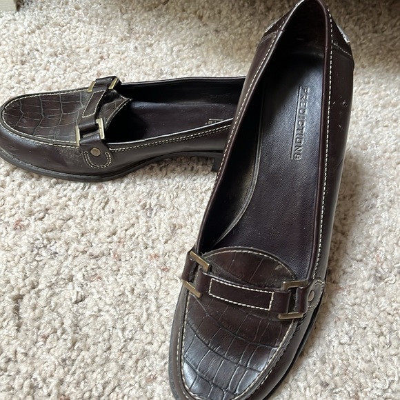 BROWN LEATHER LOAFERS 6 1/2 - Picture 2 of 7